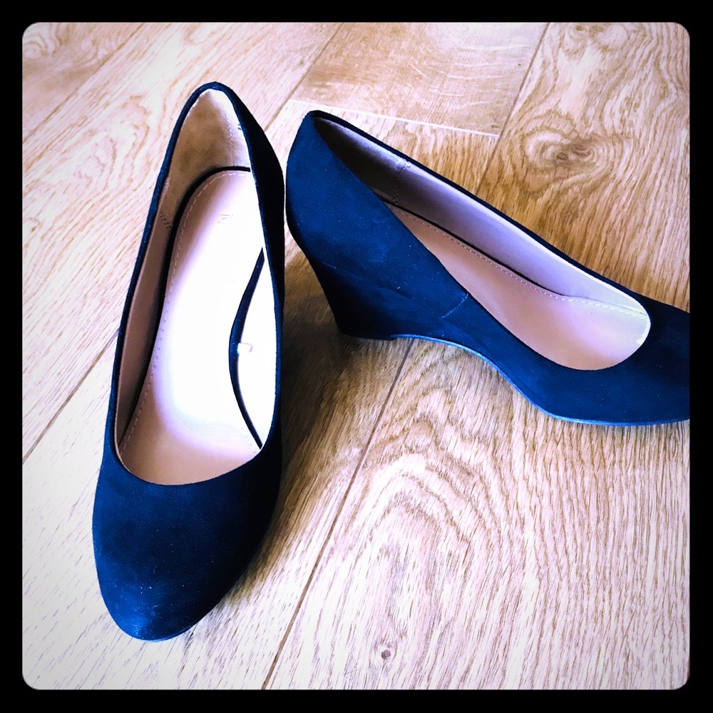 Merona size 6, 2 inch wedges.